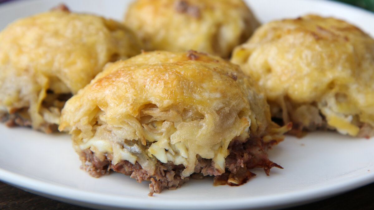 Мясные стожки. Стожки из фарша. Стожки с помидорами и сыром. Стожки с картофелем и сыром. Мясные стожки из фарша в духовке.