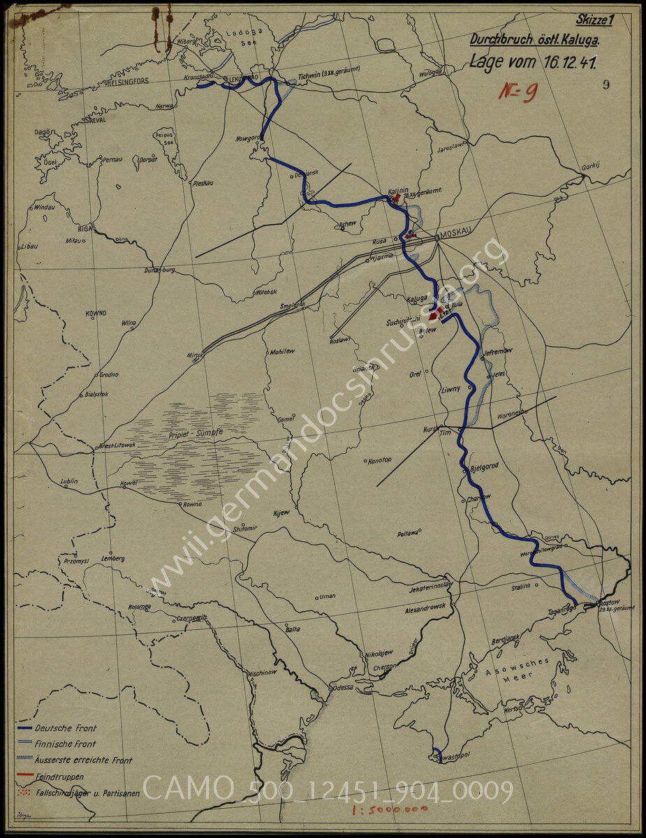 12 декабря 1941 года. Карта обозначена как "Прорыв восточнее Калуги". Уже началось контрнаступление под Москвой. В Крыму держится только Севастопольский оборонительный район. Бледно-голубым цветом отмечены утраченные немцами позиции. На юге освобожден Ростов в ходе Ростовской наступательной операции (17 ноября- 2 декабря). К 30 декабря будет разгромлена тихвинская группировка противника.