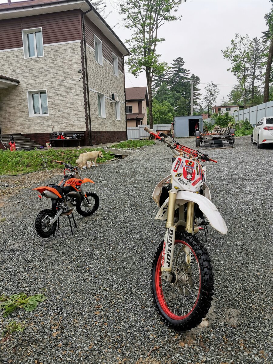 Наши мотоциклы. Мойка после каждой тренировки обязательна.