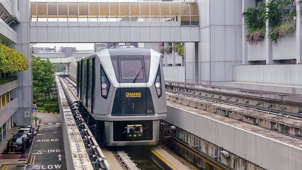 Такой поезд курсирует между терминалами