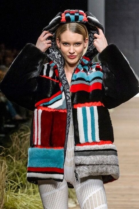 Фасон меха с узорами будет выглядеть стильно и интересно, если подобрать правильную модель.