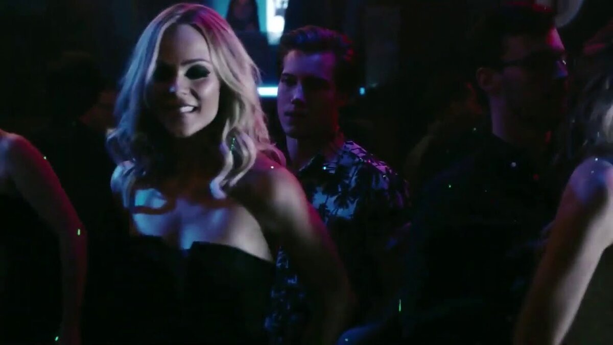 Кадр из фильма "Бешеная"