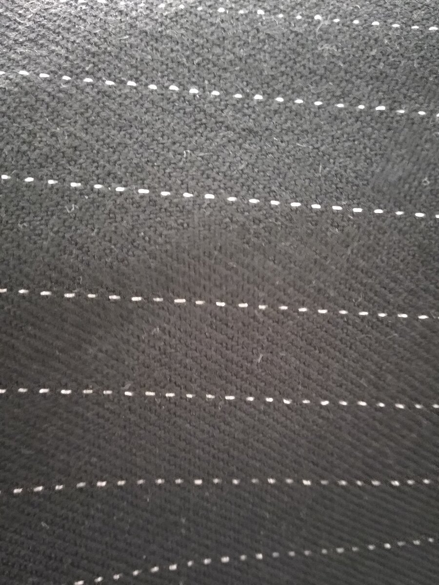 Отрез шерстяной ткани с люрексом ( СССР) в три метра вам обойдется в 200 р максимум.