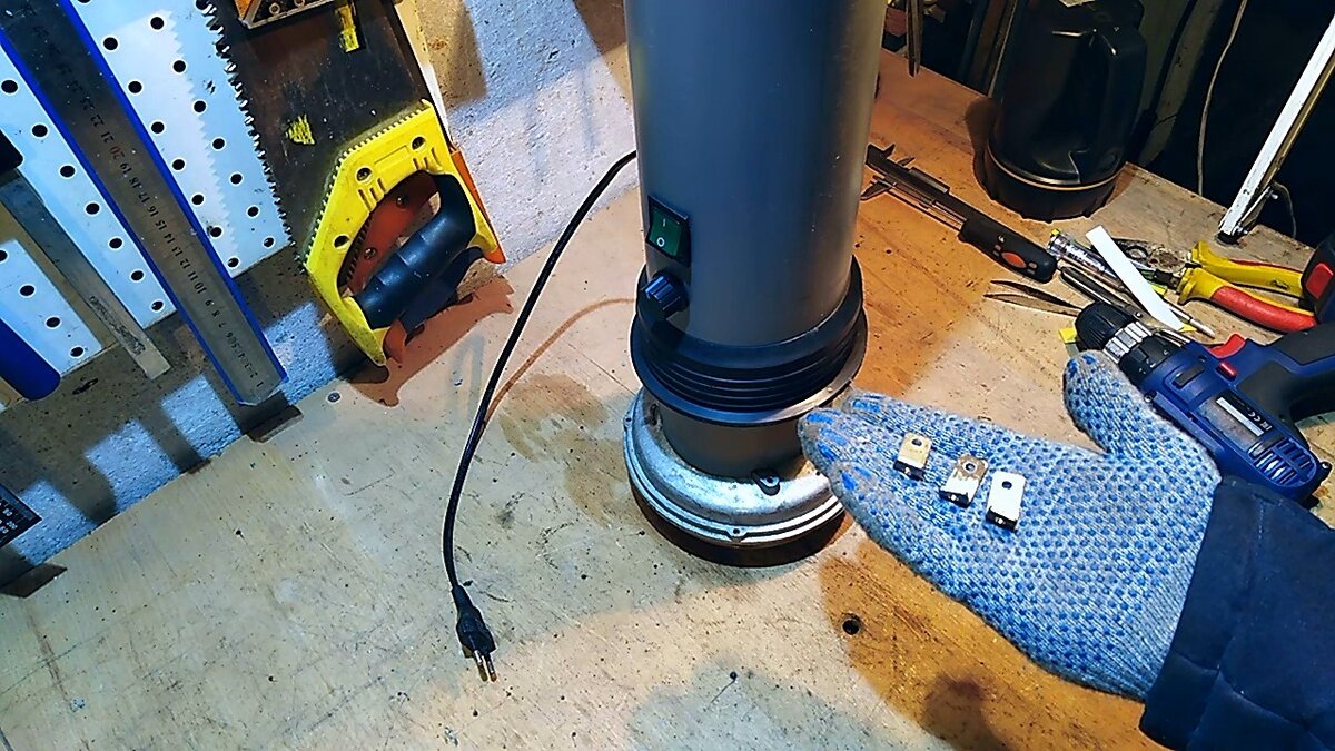 Нашел на чердаке двигатель от пылесоса и сделал полезную самоделку для ...