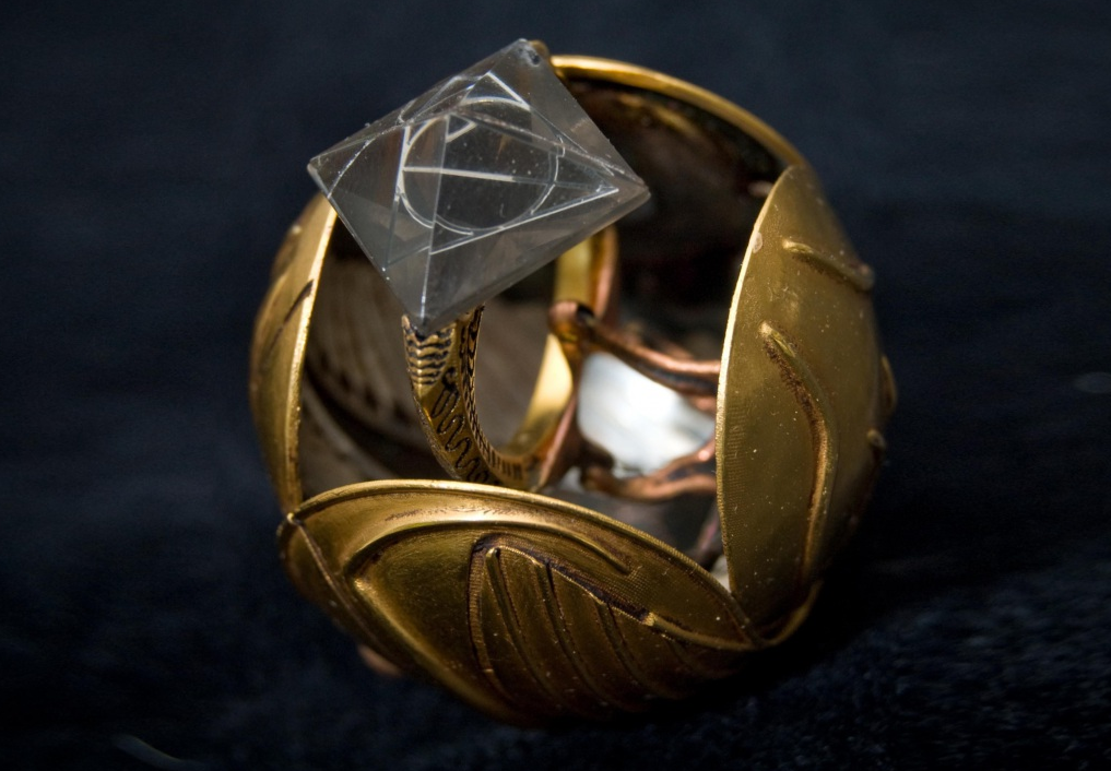 Кольцо марволо мракса. Крестраж дамблдора. Крестраж дамблдора. Крестраж дамблдора. Проклятие кольца марволо мракса.