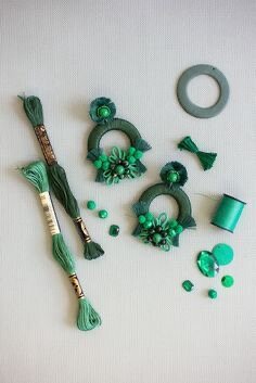 серьги- мулине, старые бусины и основа для  серег…