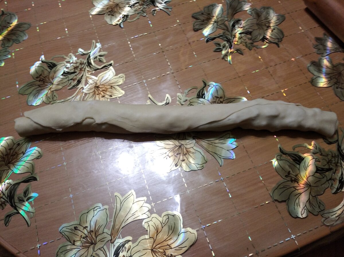 Свернула в тугой рулет