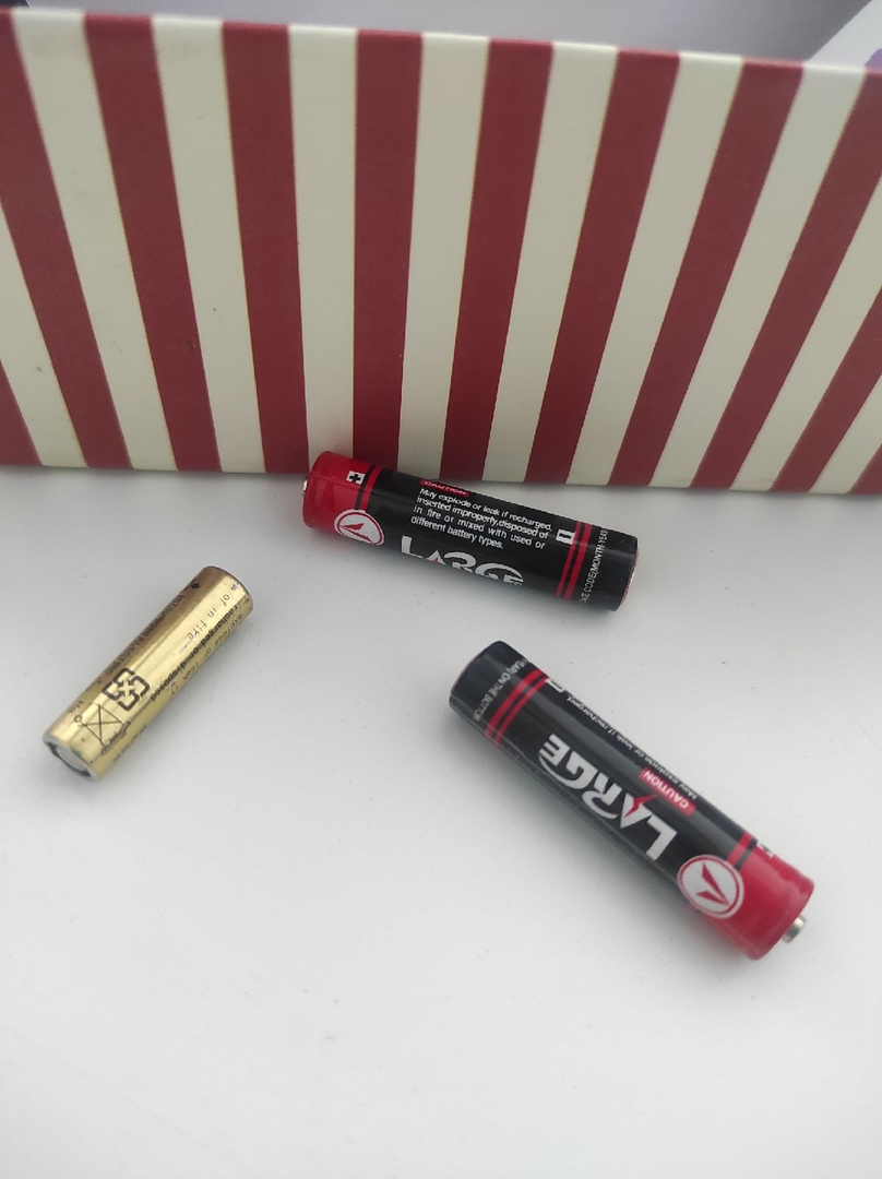 Высыпал рабочие батареи.