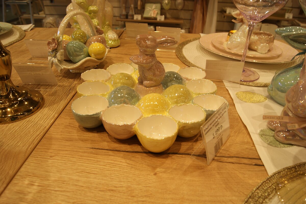 Блюдо пасхальное, размер 25 см, 12 отделений. Стоимость 3490 рублей