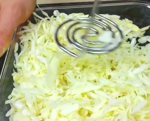 Размягчите ее толкушкой или руками