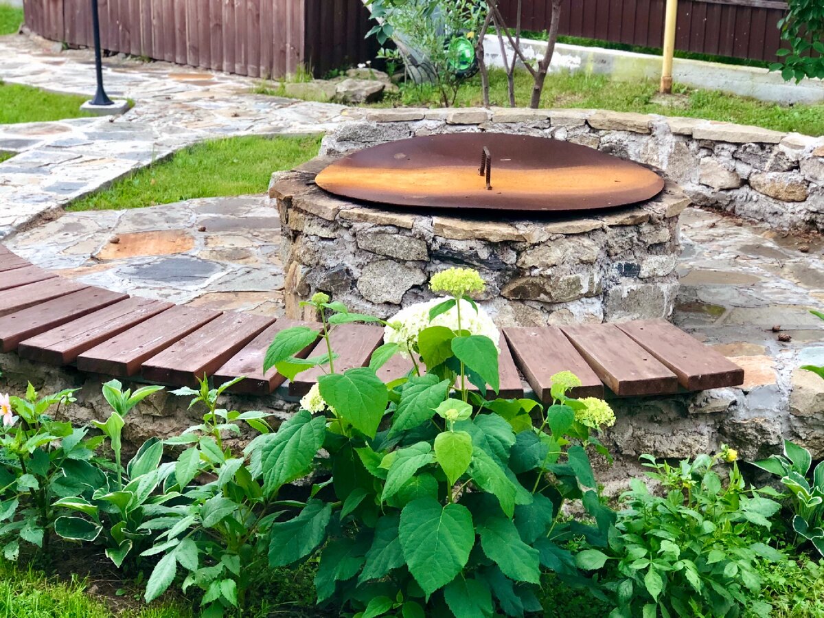 Очаг для сжигания мусора на нашем участке