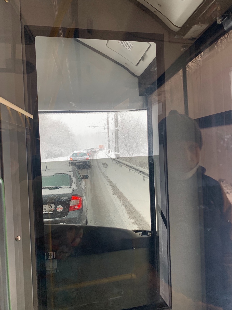 На дорогах просто жесть, город стоит