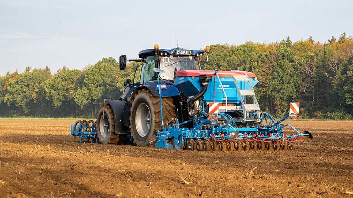 Фото: Пресс-релиз Lemken Пневматическая сеялка Lemken Solitair в работе