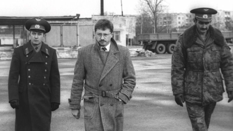 А. Буткявичюс принимает советскую военную базу, ноябрь 1993 г.
