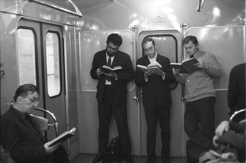 В убогой и несчастной стране никто не умел читать...