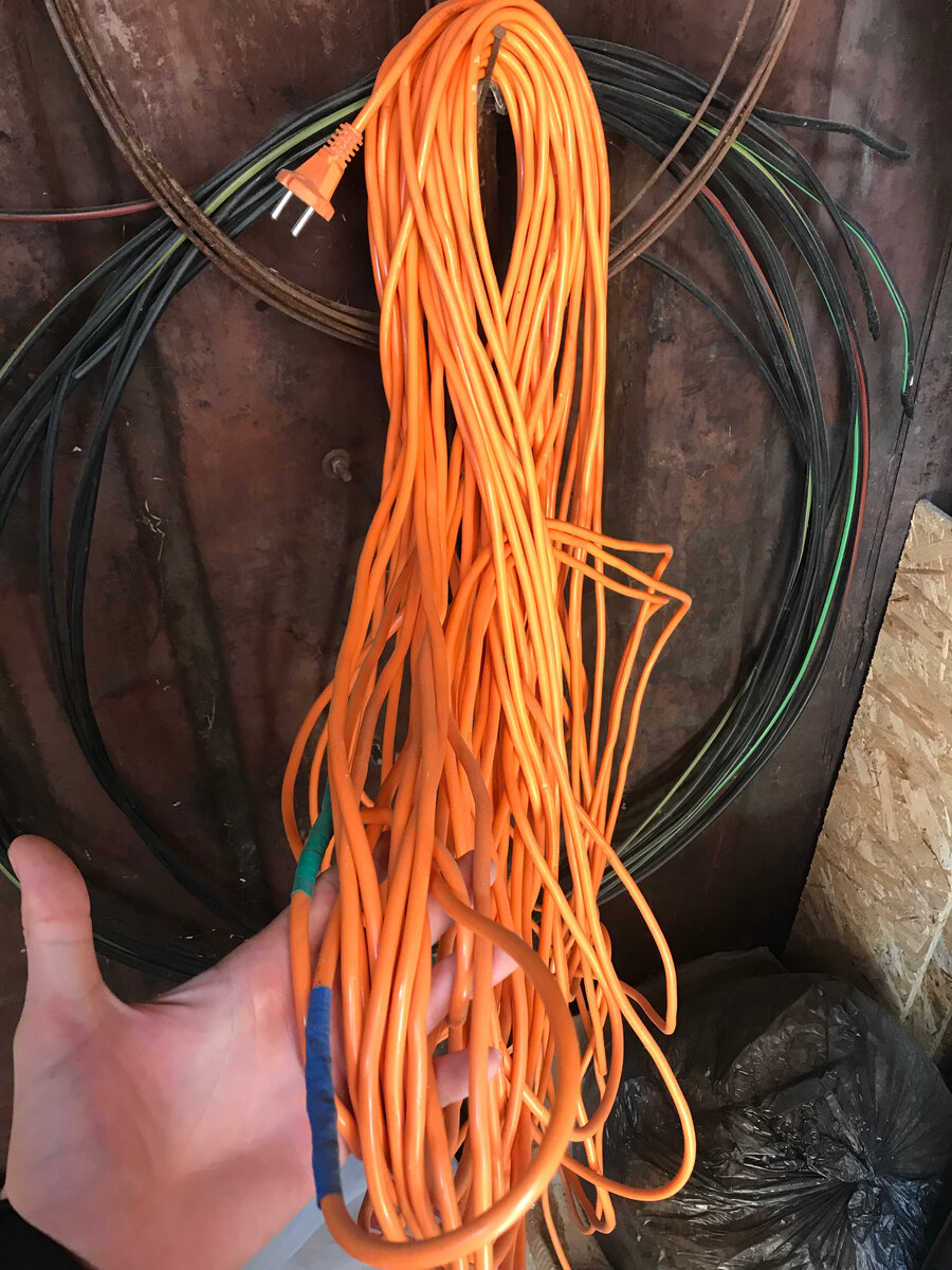 К слову, до сих пор весит в контейнере. Хочу куда-либо применить с пользой) 