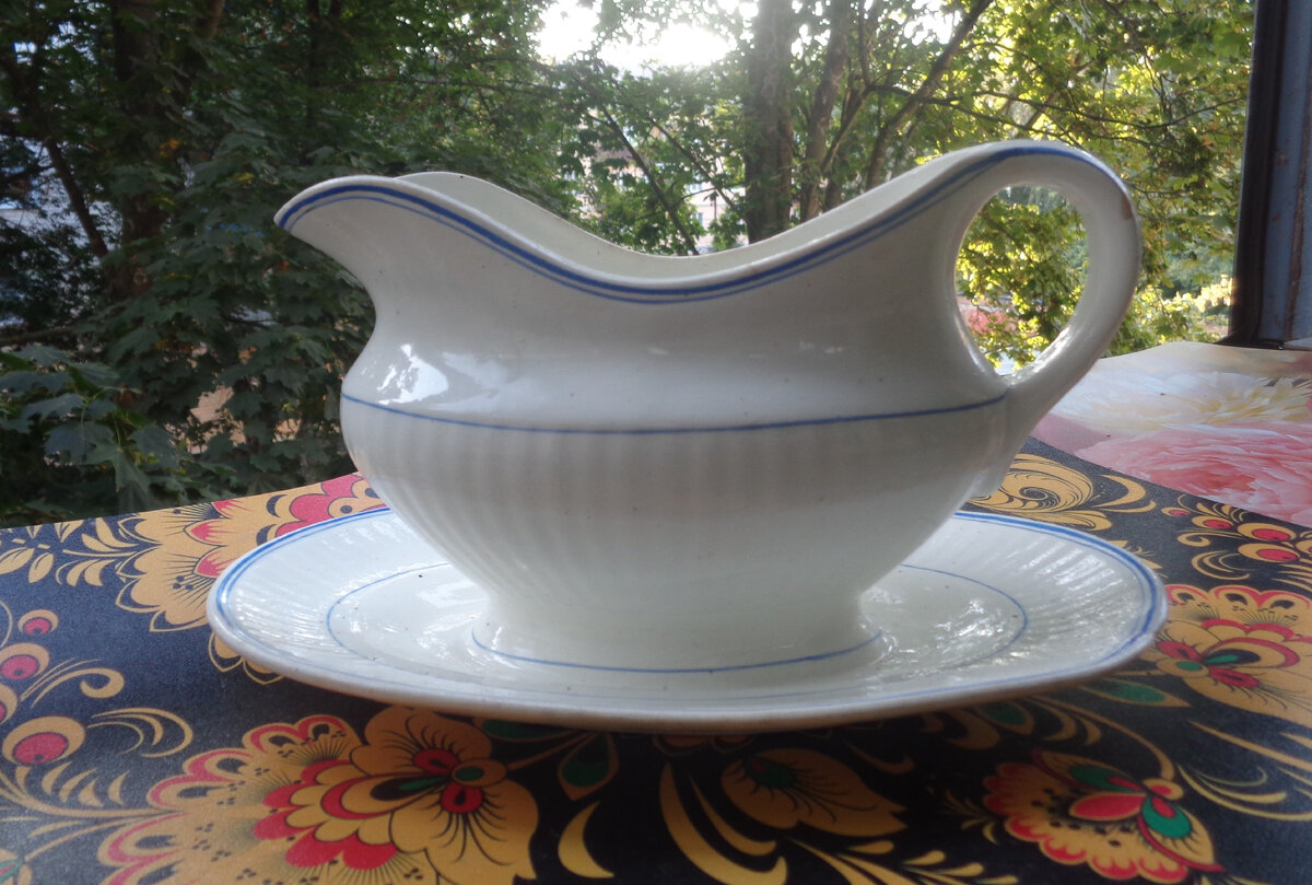 Соусник с тарелкой.