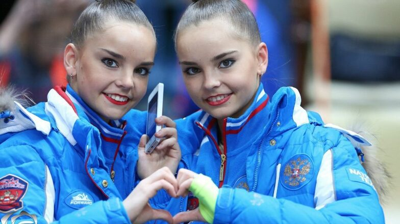 Пусть российские гимнастки-двойняшки Дина и Арина Аверины упустили золото на, за их борьбой с придыханием следила вся страна.