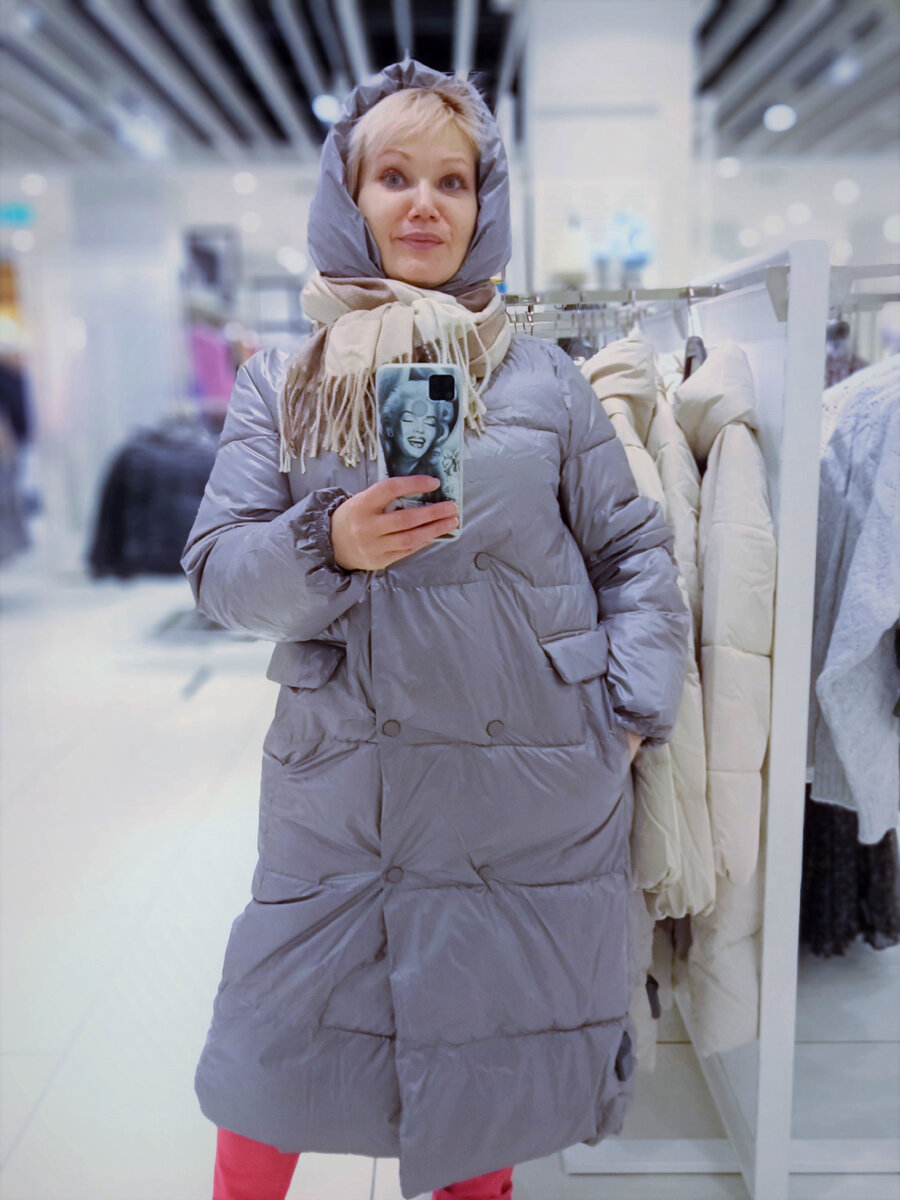Плащ на синтепоне. Цена 5500. Размер М.