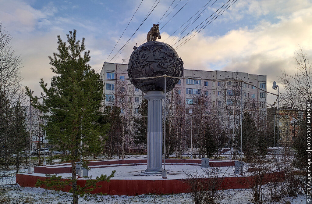 Памятник покорителям Севера, Надым