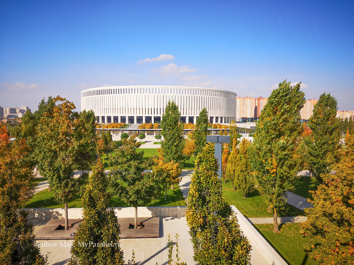 Стадион «Краснодар» и вид на одноименный рядом парк с обзорной площадки