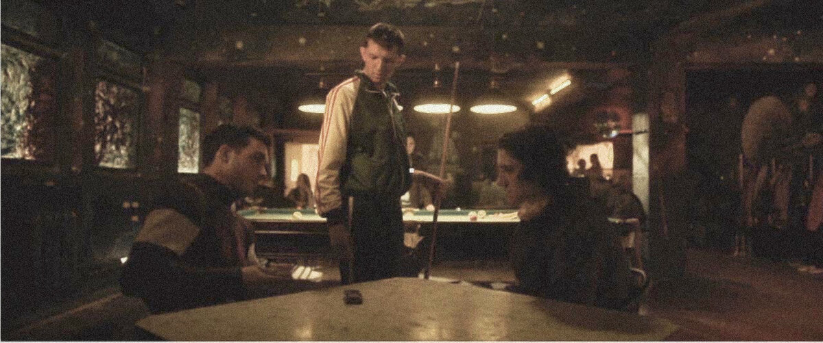 Кадр из фильма «Молоко птицы», Камиль слева