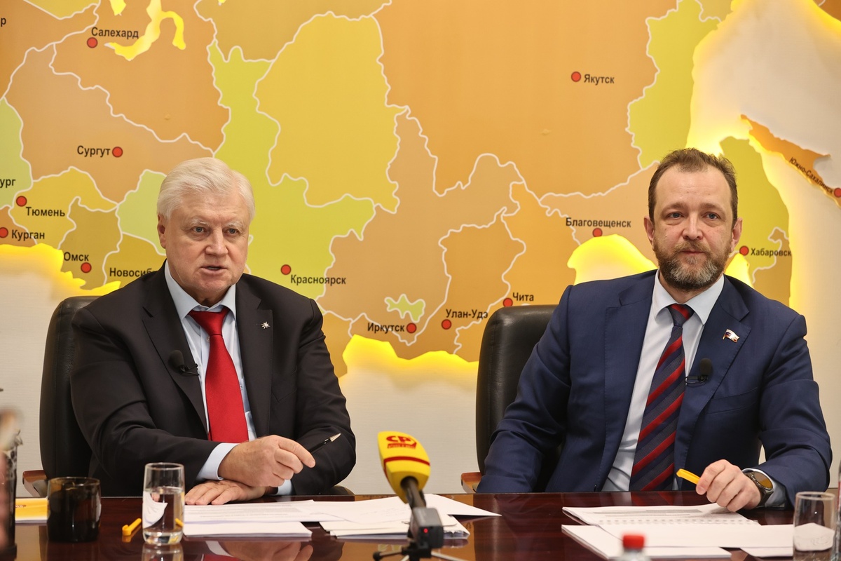 –  Многие партии пытались создать нечто подобное. Пытались сделать себе пиар перед выборами, открывая приемные. На практике дальше рекламы не шел никто.