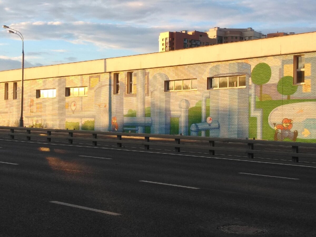 Интересное расписанное здание...а по факту — АРР №1 Черкизовской КНС, 2020 год