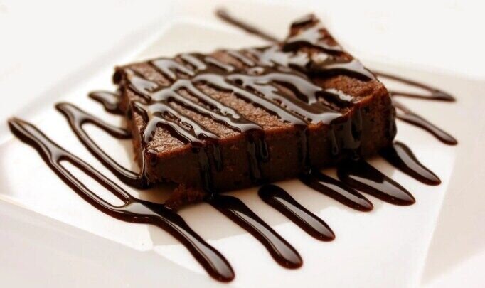 Брауни с шоколадной глазурью. Источник: Pexels.com