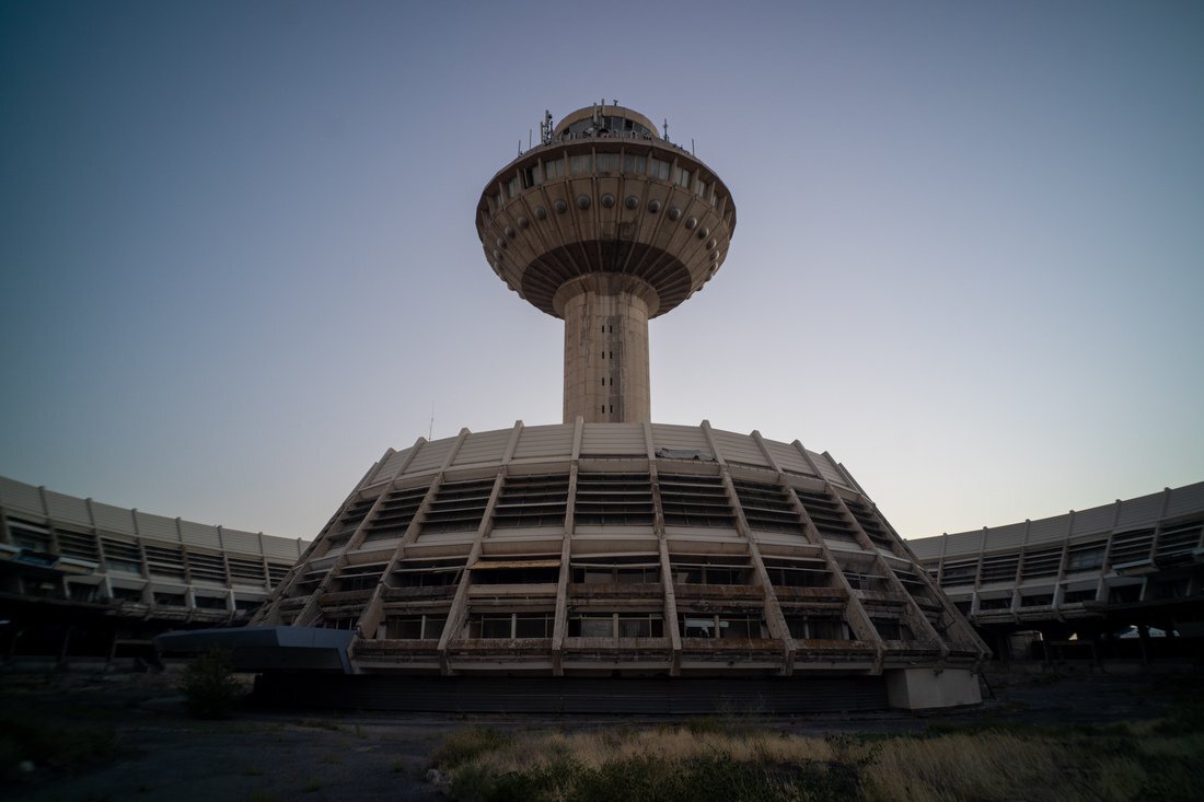 Старый терминал аэропорта Звартноц. Фото © Арсений Котов / @northern.friend
