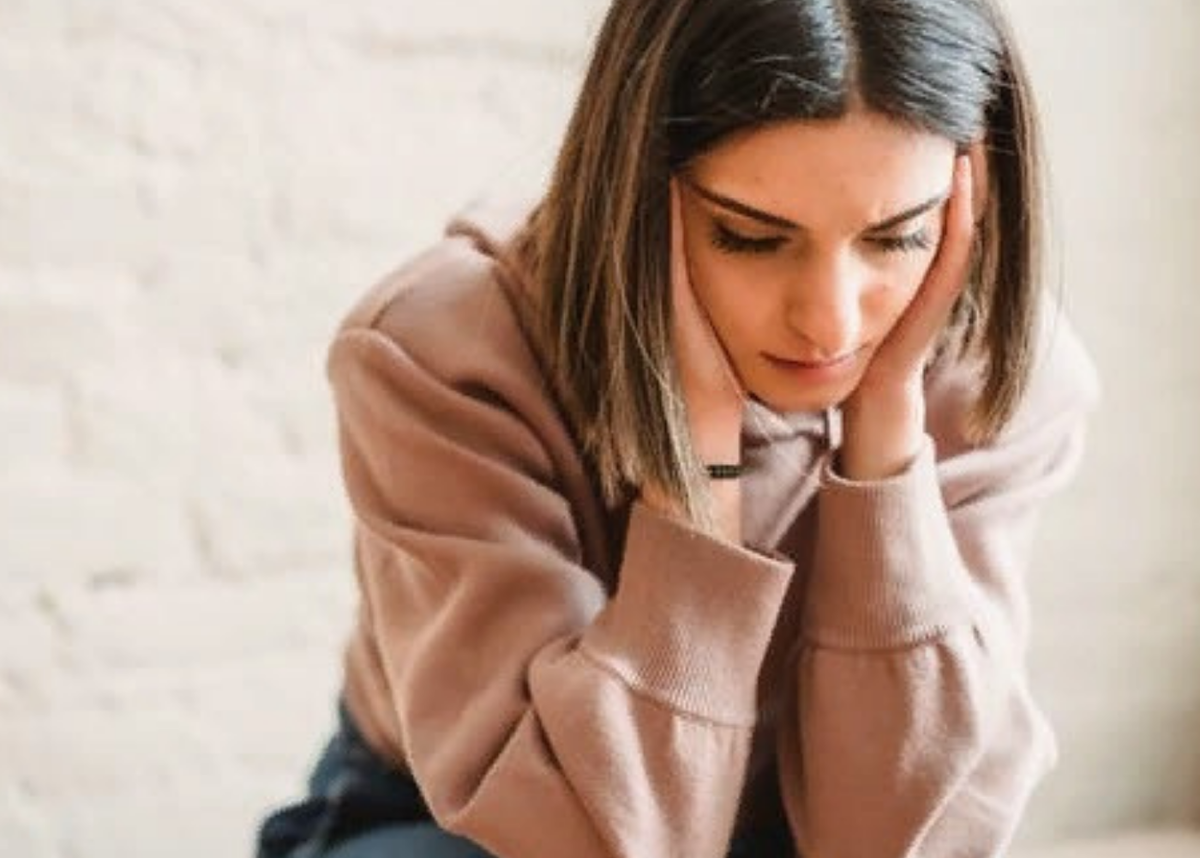 Испытывает давление со стороны. Фото с фотостока. 