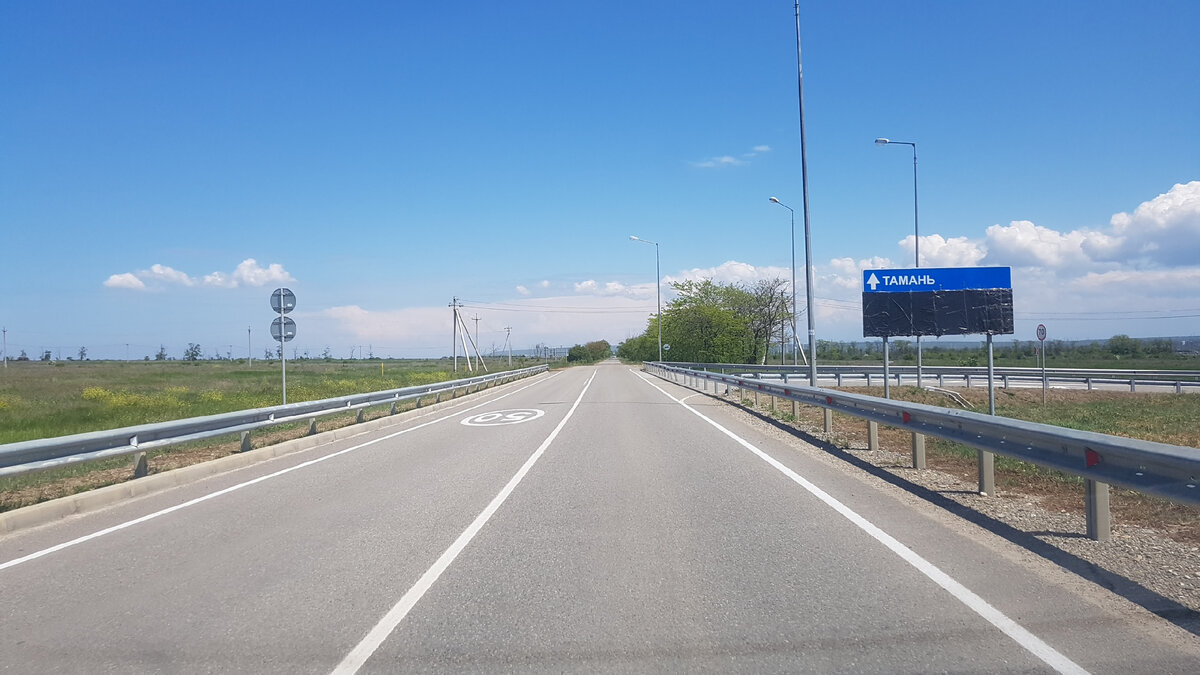 Крымский мост позади, мы заехали на материк.