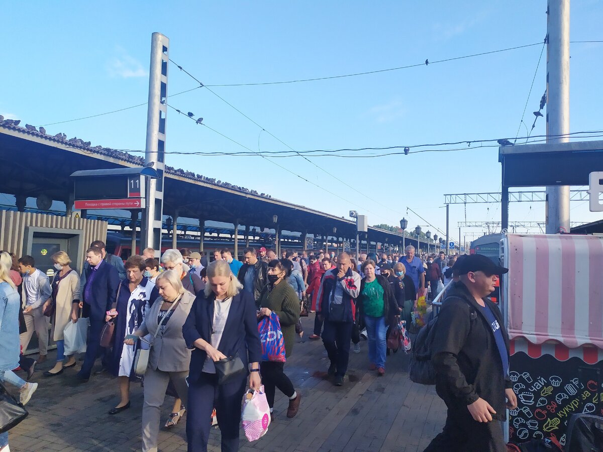 Ярославский вокзал, сегодня, большинство без масок
