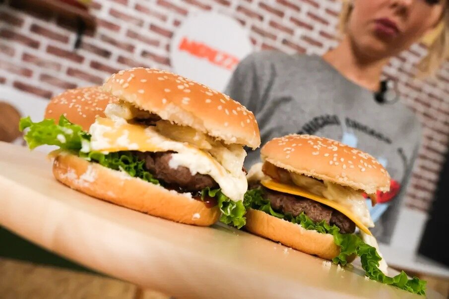 Ингредиенты взяты из расчёта на три бургера