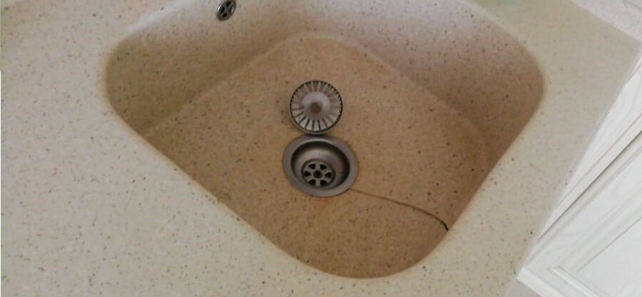 Разбитая мойка.