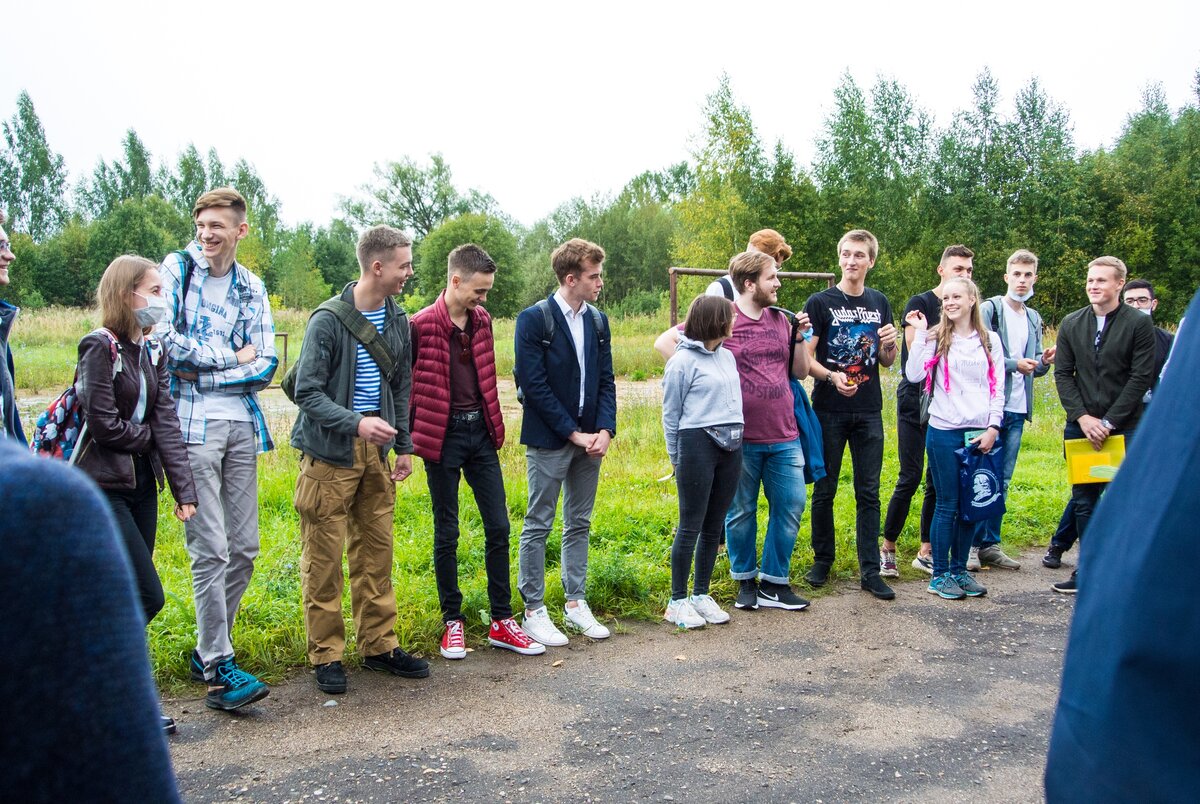 Это жизнерадостные КБшники. Фото из группы https://vk.com/math_yargu 