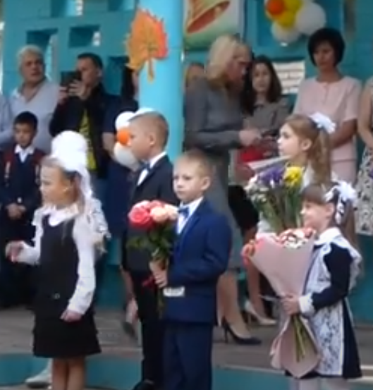 Первоклашки на линейке