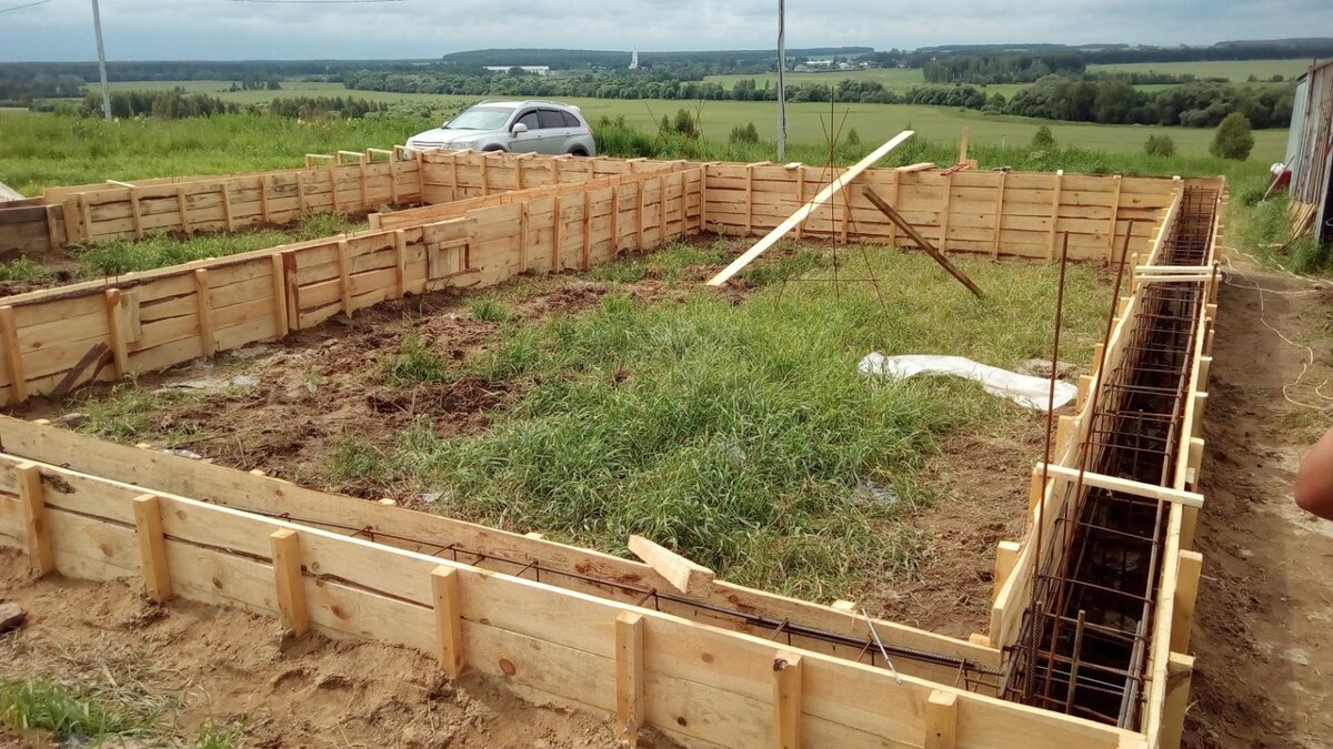 Подготовка опалубки под фундамент
