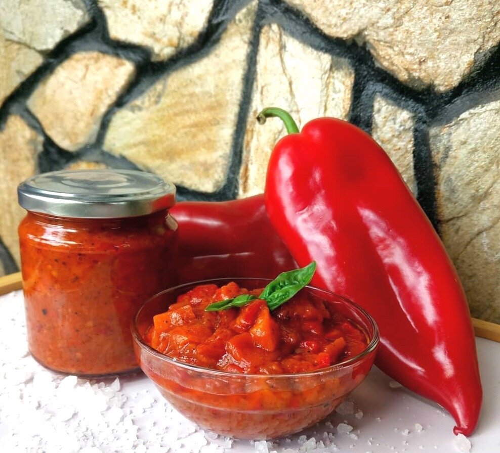 Печеные перцы в духовке. Перец в масле на зиму. Рецепт печеных перцев на зиму. Запеченный перец на зиму. Болгарский красный перец мариновка.