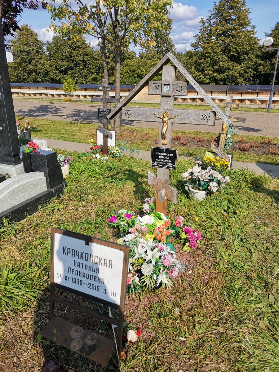 Троекуровское кладбище кто похоронен из знаменитостей фото