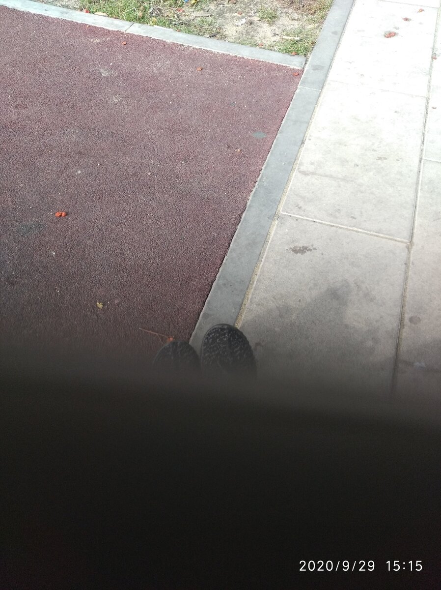 Жду детей с занятий, пишу текст, жру пироженку, толстею, злюсь на себя и задабриваю себя пироженкой...