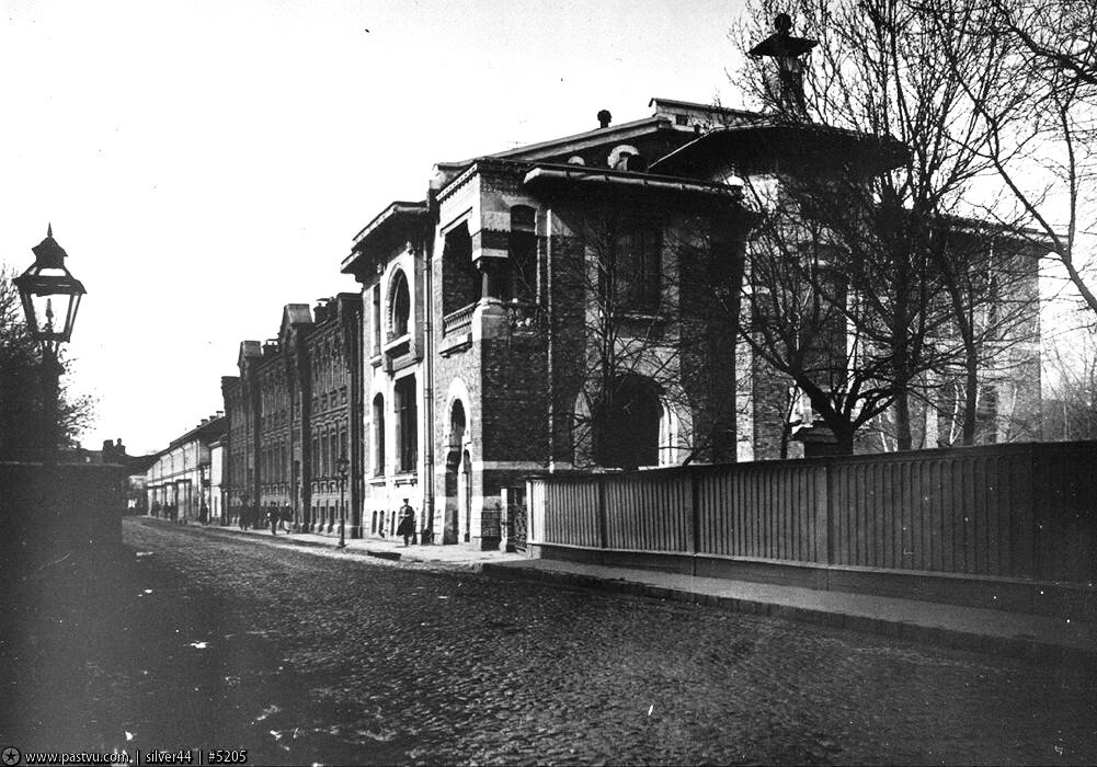 Глазовский переулок в сторону Смоленского бульвара. Фото 1913—1914 годов