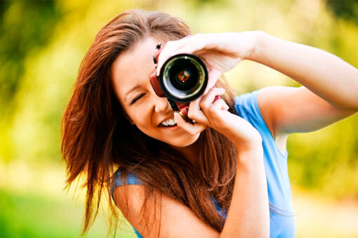 Как же неприятно, рассматривая фотографии, видеть красные глаза у друзей и близких! Почему они становятся такими и как этого избежать? 