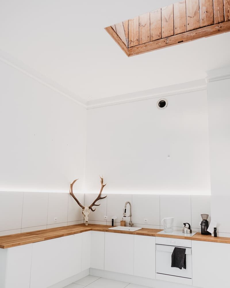 Интерьер кухни без верхних навесных шкафов – идеи дизайна и проектирования
