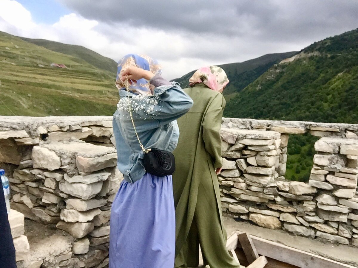 Современные кавказские девушки