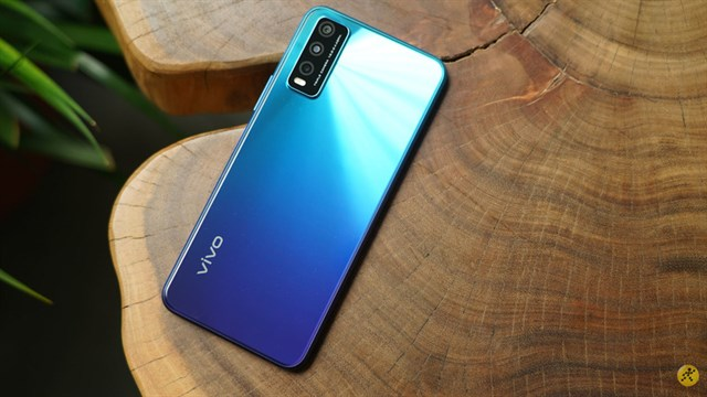5000 мАч, NFC, Android 10, 4/64 Гб и 3 камеры — правильный бюджетник VIVO. Минус 1500 руб в «ЭЛЬДОРАДО»?0