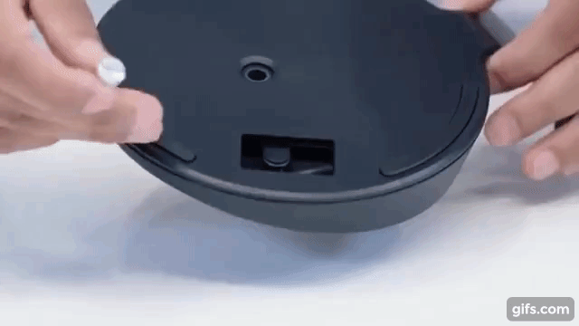 Для винта есть секретное место в самой подставке, чтобы не потерялся