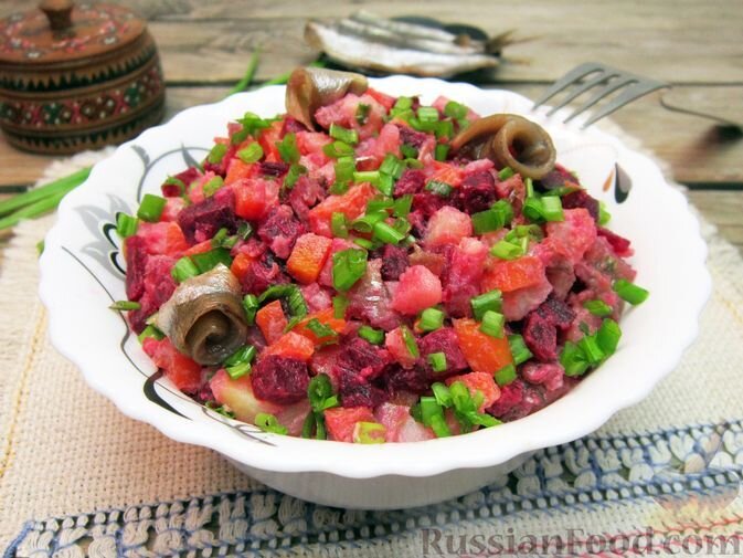 Сегодня я буду готовить лёгкий, быстрый и обалденный салат винеграт с жареным мясом