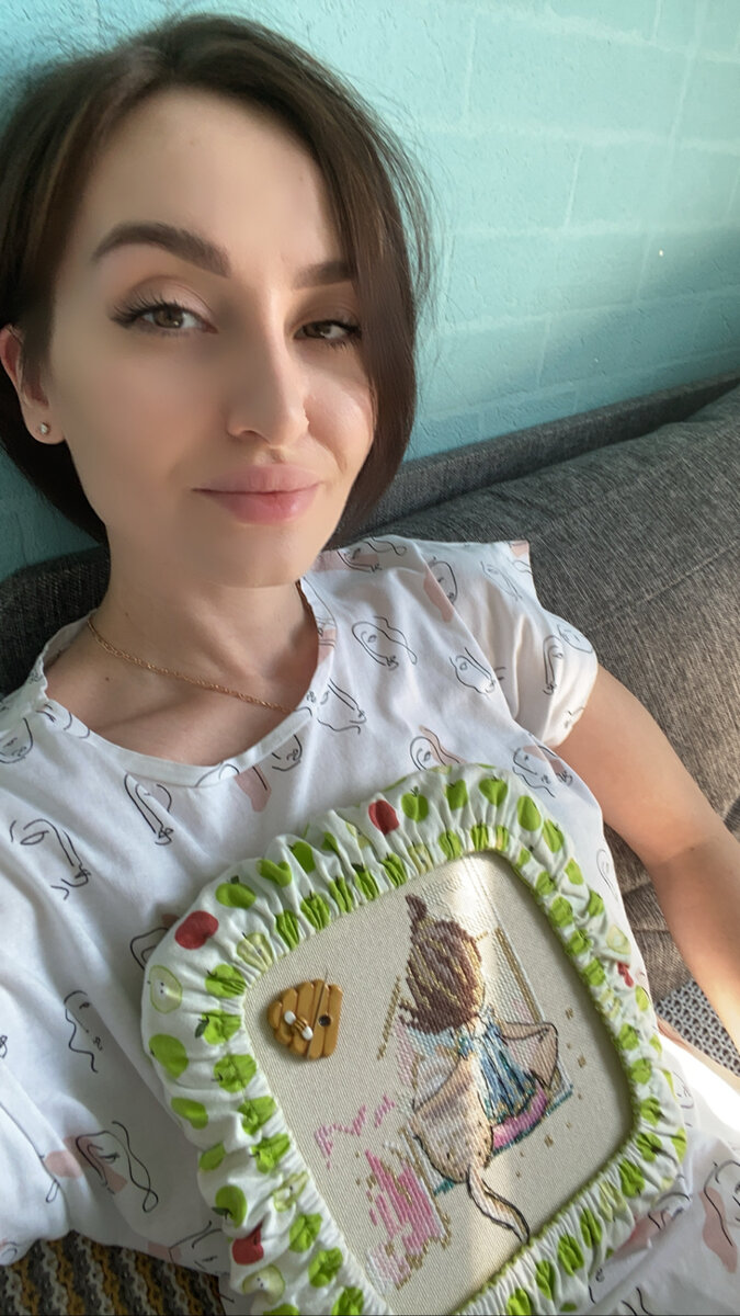Я с вышивкой😏