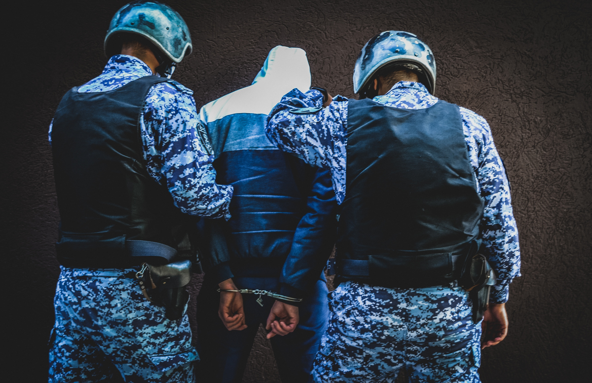 нанесение телесных сотруднику полиции